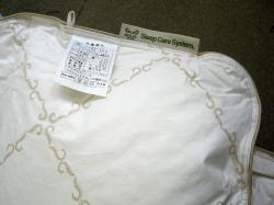 白地に茶羽プリント